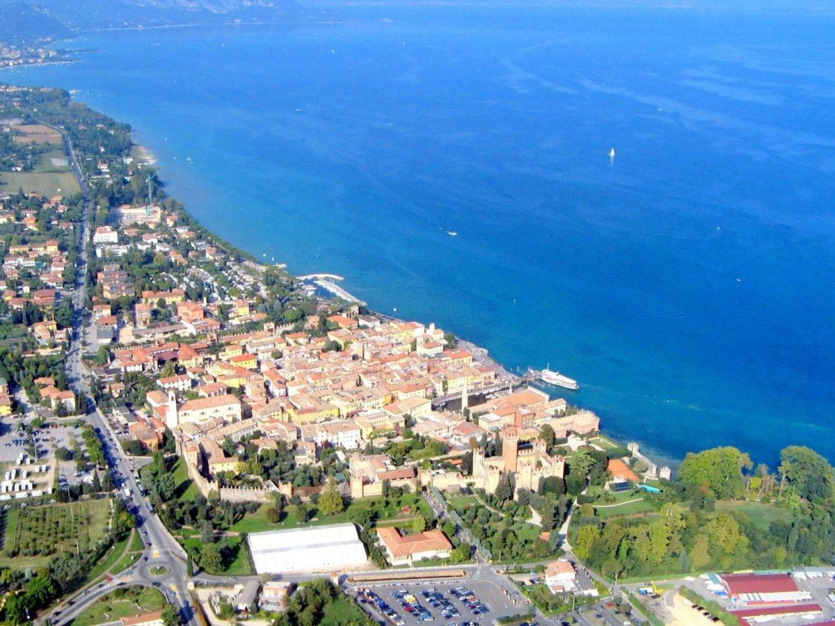 Small Residence Of Only 18 Apartments With Swimming Pool Lazise Exterior photo