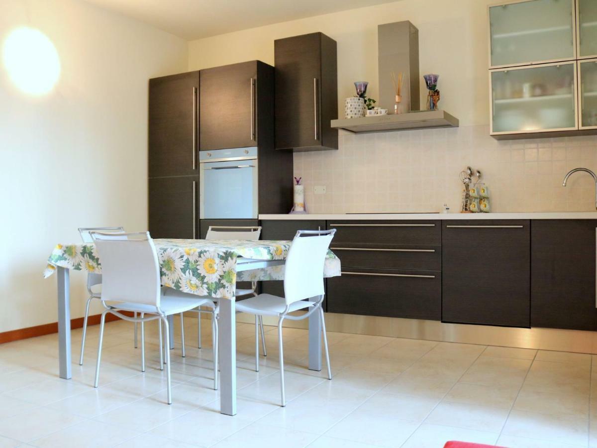 Small Residence Of Only 18 Apartments With Swimming Pool Lazise Exterior photo